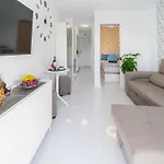 Serenity Ocean View דירה *